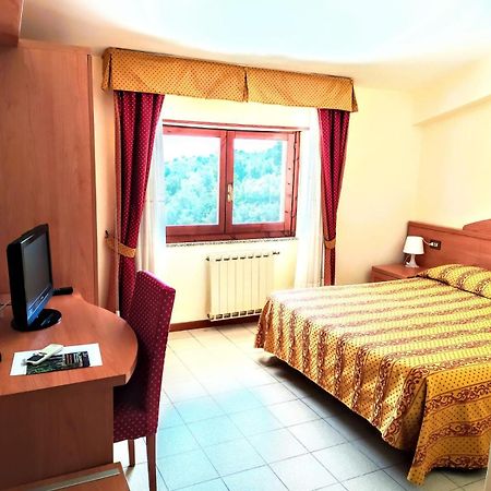 L'Oliveto Hotel Cineto Romano Room photo